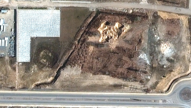 Immagini satellitari che mostrano morti civili a Bucha, Ucraina: Maksar