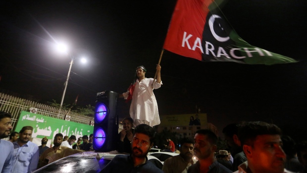 PM Pakistan bersumpah untuk terus berjuang setelah Parlemen menggulingkannya