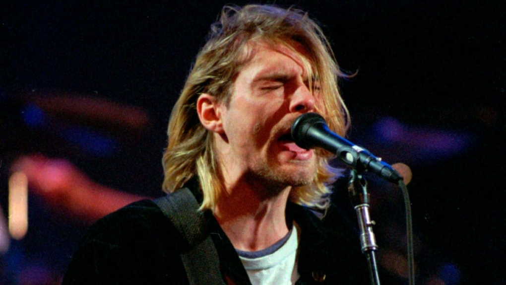 Kurt Cobain performs in 1993