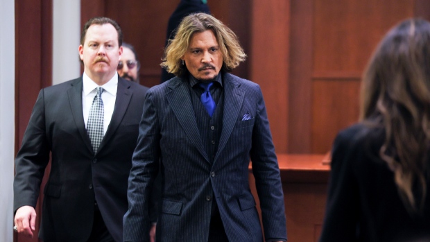 Kasus pencemaran nama baik Johnny Depp: Teman Depp mengungkapkan keraguan atas tuduhan Heard