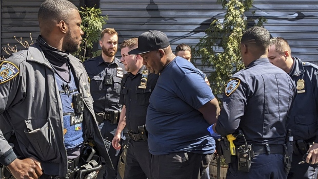 Penembakan di New York: Polisi mencari motif dalam video tersangka