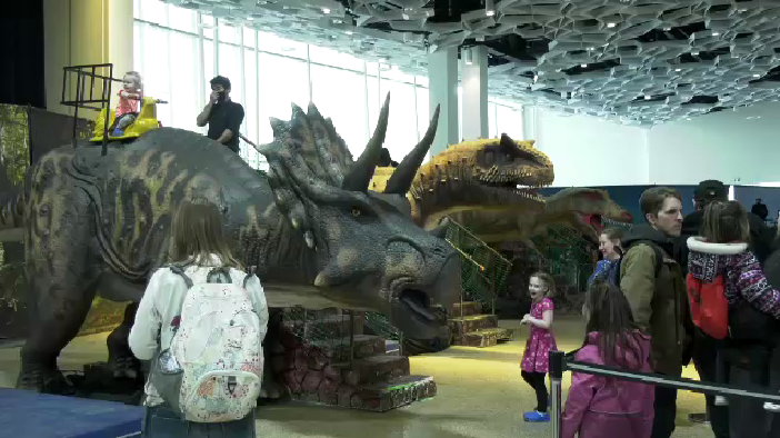 공룡 전시회가 RBC 컨벤션 센터에서 일요일까지 개최돼