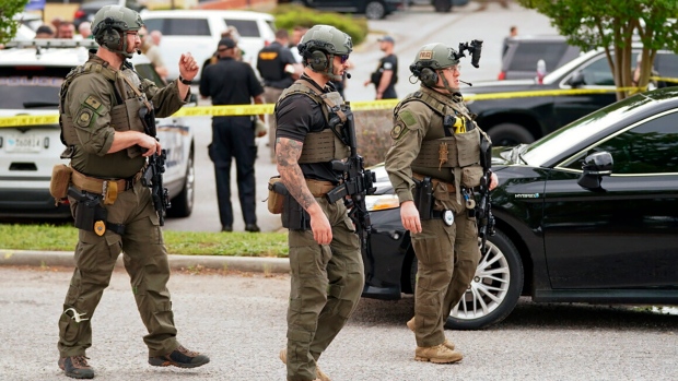 Penembakan di mal Carolina Selatan: 12 terluka