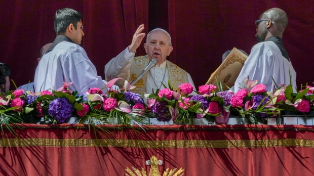Paus membuat permohonan Paskah untuk perdamaian Ukraina