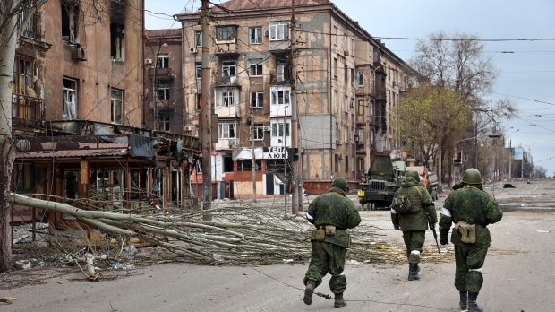 Ukrainians defy deadline to surrender in Mariupol or die