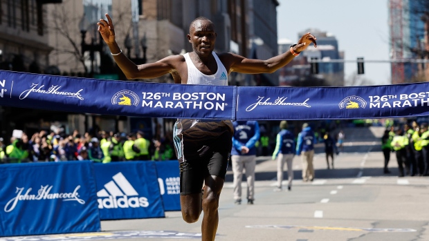 Boston Marathon: Pelari Kenya memenangkan perlombaan putra dan putri