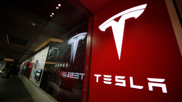 Apa arti tawaran Twitter Elon Musk bagi investor Tesla