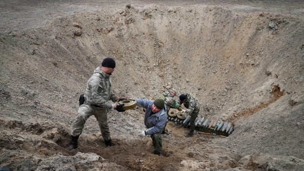 Ukraina: Serangan Rusia dimulai di timur