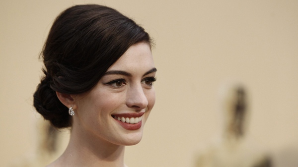 Anne Hathaway arrives for the 81st Academy Awards Sunday, Feb. 22, 2009, in the Hollywood section of Los Angeles. (AP/Matt Sayles)