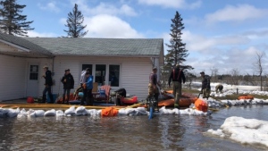 Firefighters and volunteers fill sandbags in Arborg, Man. to help protect homes from flooding on May 2, 2022 (CTV News Photo Mason DePatie)