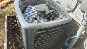 An Ontario woman remains stuck in a contract for an air conditioner sold at her doorstep. (Pat Foran/CTV News Toronto)