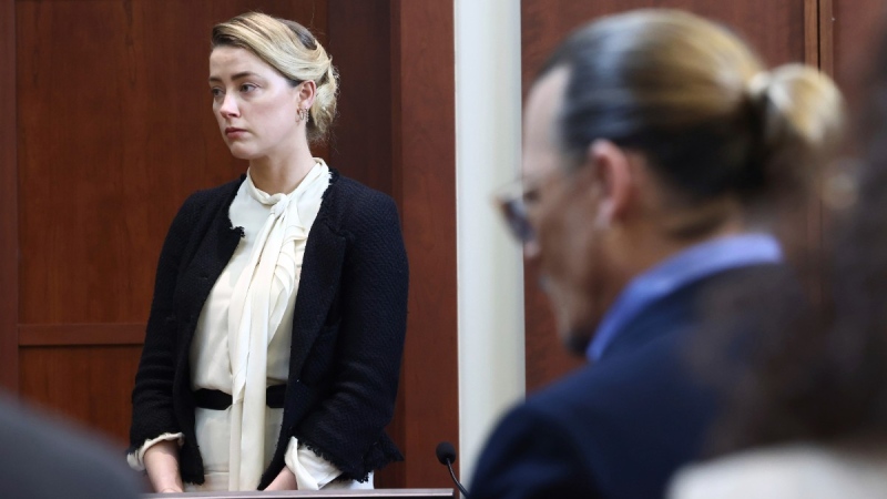 Actor Amber Heard, left, and actor Johnny Depp appear in the courtroom at the Fairfax County Circuit Court in Fairfax, Va., May 5, 2022. (Jim Lo Scalzo/Pool Photo via AP)