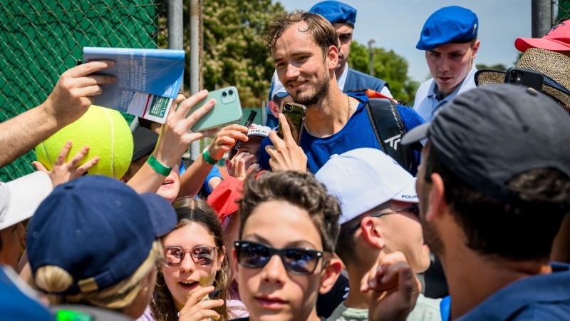 Daniil Medvedev surrounded by spectators at the ATP 250 Geneva Open tennis tournament in Geneva, Switzerland, on May 15, 2022. (Jean-Christophe Bott / Keystone via AP) 