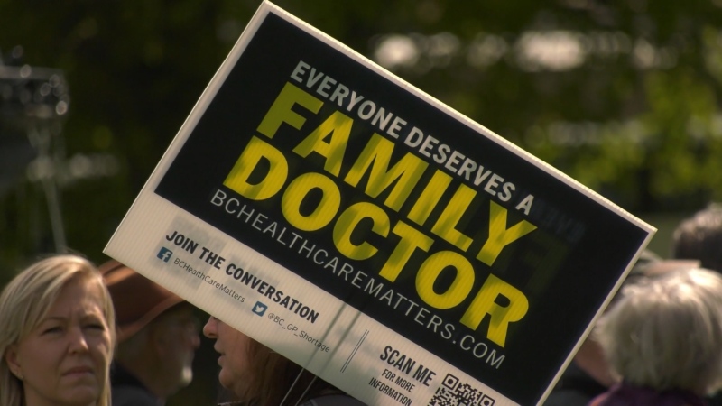 Hundreds rally over doctor shortage