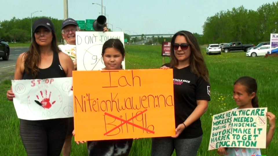 Kahnawake residents protest Bill 96