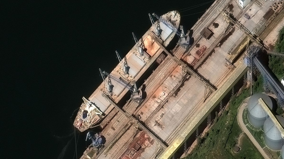 Image of grain loaded onto a Russian ship