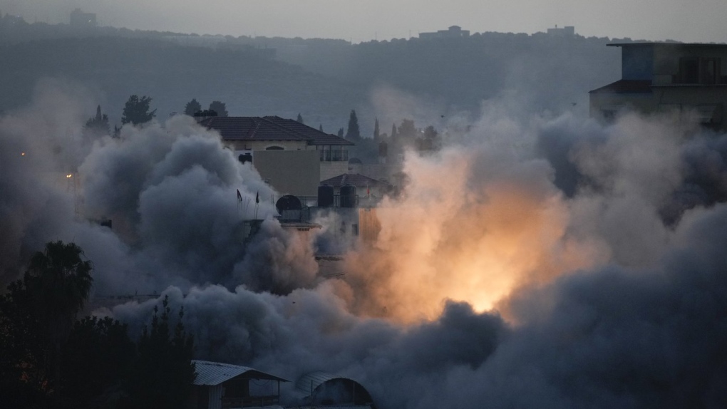 Israeli troops blow up house