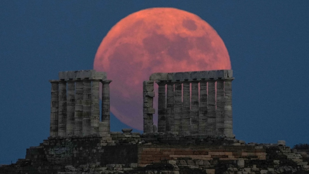 A strawberry full moon over Greece in 2021