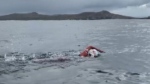 Barbara Hernandez, 36, became the first person to swim over a nautical mile (1,852 metres) in just over 15 minutes.
