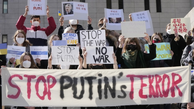 People protest at a rally calling for Russia to stop the war against Ukraine in Seoul, South Korea, March 5, 2022. (AP Photo/Ahn Young-joon)