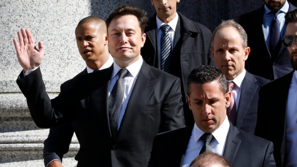 Elon Musk leaves court in New York in 2019