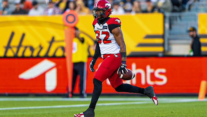In the fourth quarter, Stampeder Titus Wall stripped the ball from Hamilton quarterback Dane Evans on a short yardage play and took it back to the house for the touchdown, pulling the Stamps to within seven points (Photo courtesy Twitter@calstampeders)