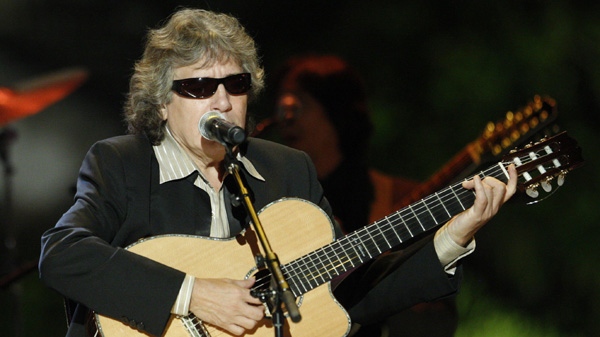 Jose Feliciano sings during a performance celebrating Hispanic musical heritage on the South Lawn of the White House Tuesday, Oct. 13, 2009, in Washington.(AP/Pablo Martinez Monsivais)