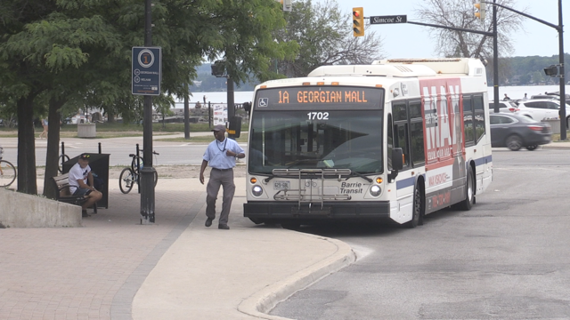 A bus pulls up to a stop in downtown Barrie on Sun. June 26, 2022 (Catalina Gillies/CTV News Barrie)
