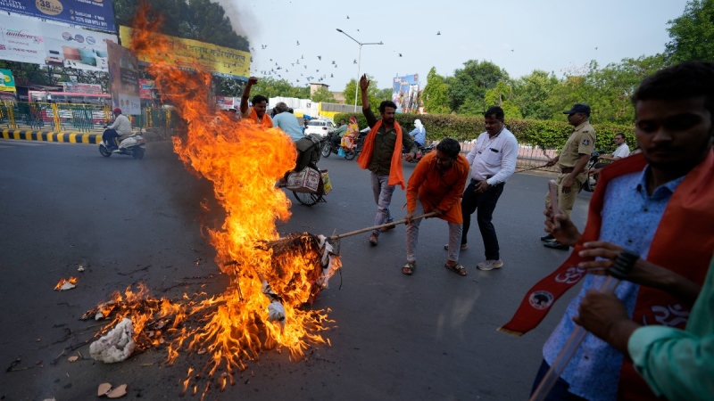 Activists from right wing Hindu organisation Bajrang Dal burn an effigy during a protest in Ahmedabad against the killing of Kanhaiya La in Udaipur city, Rajasthan, on June 29, 2022. (Ajit Solanki / AP) 