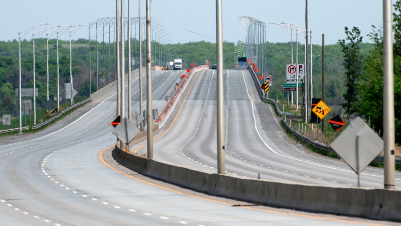 The approach to the Ile-aux-Tourtes Bridge on Highway 40 is seen empty of traffic after being closed, in Montreal, Friday, May 21, 2021. THE CANADIAN PRESS/Peter McCabe