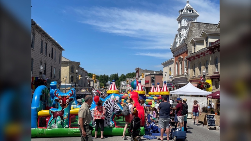 A street carnival is seen in downtown St. Marys, Ont. on July 2, 2022. (Sean Irvine/CTV News London) 