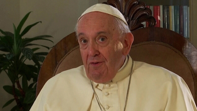 Pope Francis says he has no plans to step down