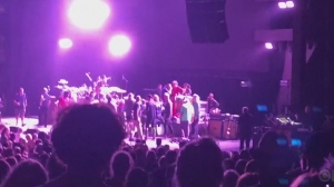 Carlos Santana collapses on stage