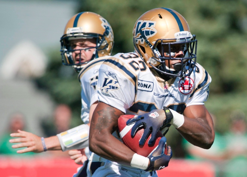 Winnipeg Blue Bombers quarterback Buck Pierce (left) hands the ball off to running back Fred Reid during first quarter CFL football action in Regina on September 4, 2011. Running back Fred Reid, defensive end Gavin Walls and former president Lynn Bishop were all named for induction into the Winnipeg Blue Bombers Hall of Fame on Wednesday. The trio will be honoured at Winnipeg’s home game versus Edmonton on Oct. 8 and formally inducted at the Blue Bombers legacy dinner Oct. 11. Reid and Walls will be enshrined as players while Bishop will go in as a builder. THE CANADIAN PRESS/Liam Richards