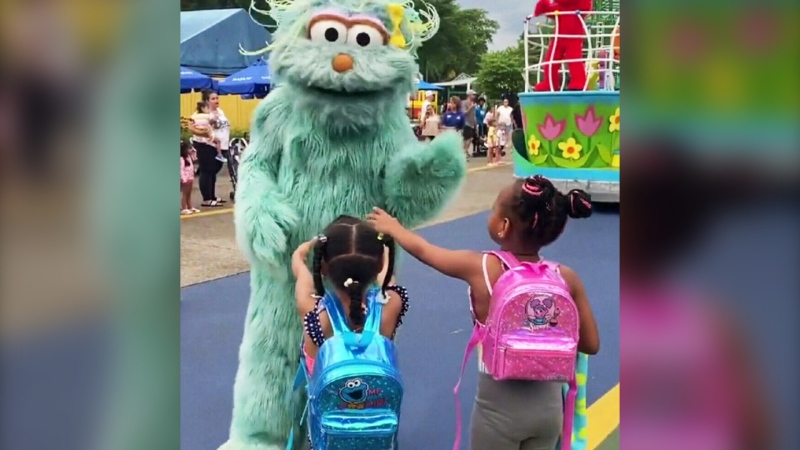 Sesame Place character appears to ignore 2 girls