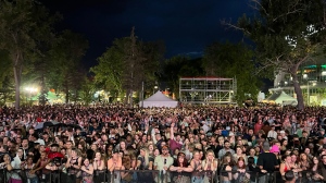 A crowd packed Regina's Confederation Park for a Jason Derulo concert at the Queen City Exhibition on August 4, 2022. (Source: @Queencityex/Twitter) 