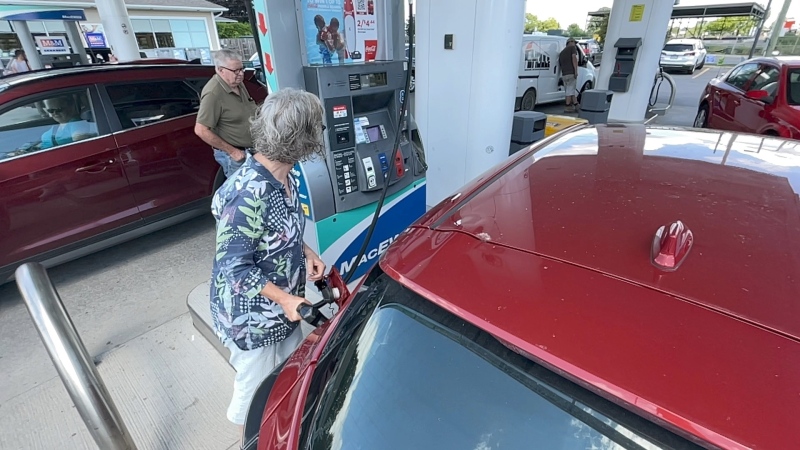 Motorists fill up the gas tank on Friday, as gas prices drop to their lowest levels in months. (Dave Charbonneau/CTV News Ottawa) 