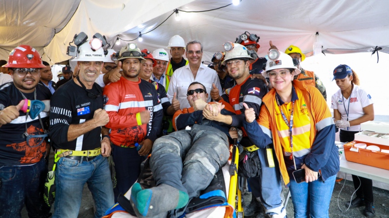 President of the Dominican Republic Luis Abinader (top centre) with a rescued miner and the rescue team following the operation on Aug. 9, 2022. (Source: presidencia.gob.do/Presidency of the Dominican Republic)