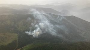 Smoke seen rising from the Keremeos Creek wildfire. (BC Wildfire Service/Twitter)