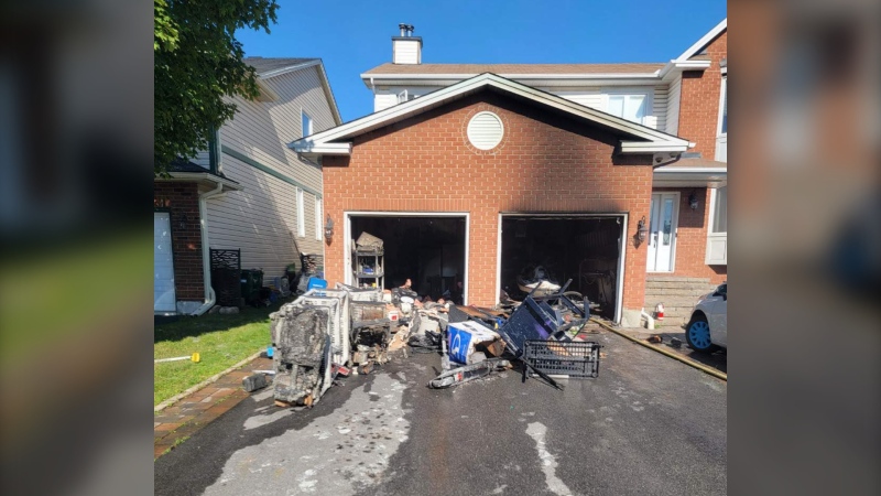 Ottawa fire crews quickly put out a garage fire in the city's south end Thursday morning. (Ottawa Fire Services)