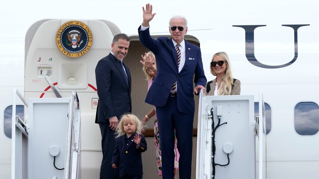 Bidens on the steps of Air Force One
