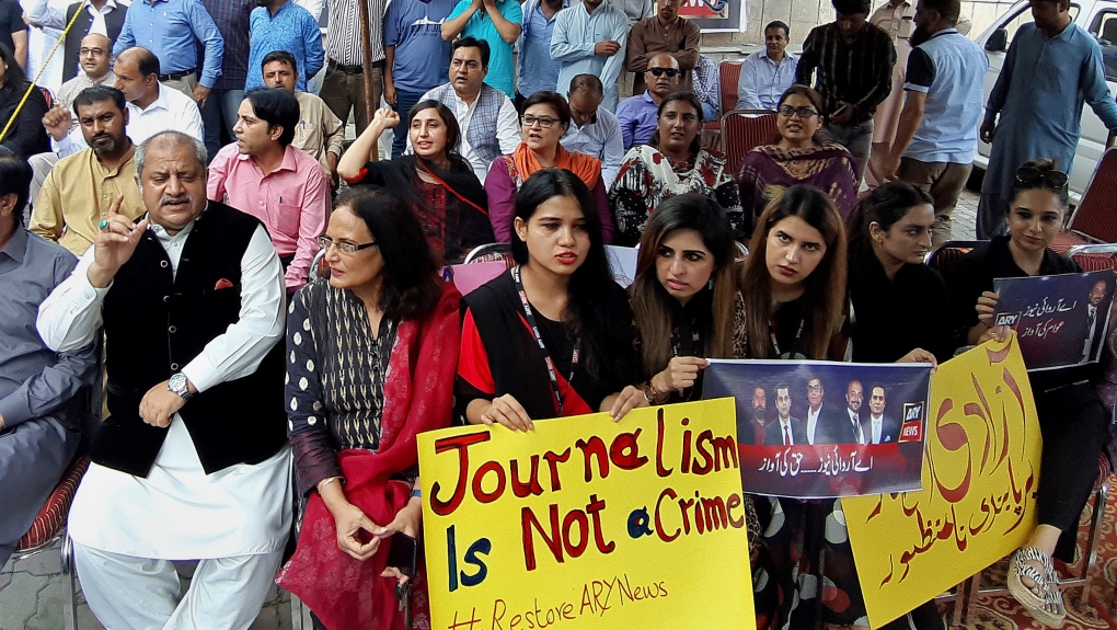 Pakistan media permit protest