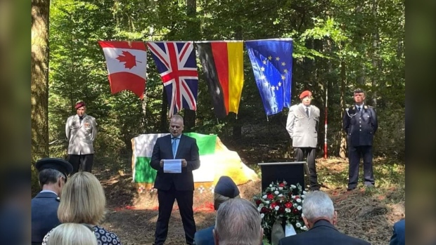 Erik Weiman speaks at the memorial ceremony to honour the crew of RCAF Halifax bomber NP711 on August 6, 2022. (Source: Erik Weiman)