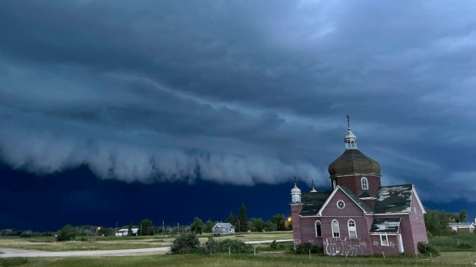 A shelf cloud northwest of Theodore, Saskatchewan at 8:35 p.m., Aug 13, 2022. (Courtesy: Braydon Morisseau)