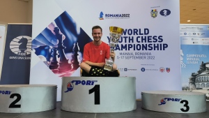 Shawn Rodrigue-Lemieux de Montréal a remporté le Championnat du monde des échecs pour les moins de 18 ans, à Mamaia, en Roumanie, le 16 septembre 2022. THE CANADIAN PRESS/HO-Shawn Rodrigue-Lemieux