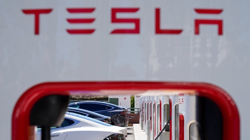 Tesla vehicles charging at a station in Emeryville, Calif., Aug. 10, 2022. (AP Photo/Godofredo A. Vasquez)