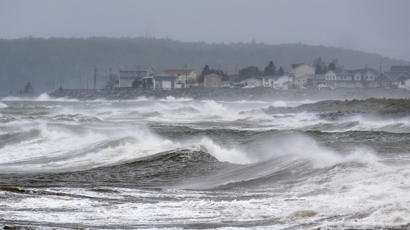 Waves pound the shore in Eastern Passage, N.S. on Saturday, Sept. 24, 2022. Post-tropical storm Fiona hit Nova Scotia in the early hours, knocking out power and disrupting travel across the region. (Source: THE CANADIAN PRESS/Andrew Vaughan)
