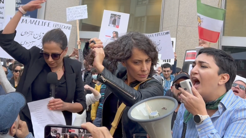 22-year-old Mahsa Amini’s death sparked outrage in Ottawa’s Iranian community with one woman cutting off portions of her hair in front of hundreds of demonstrators during a downtown rally. Sept. 25, 2022. (Jackie Perez/CTV News Ottawa)