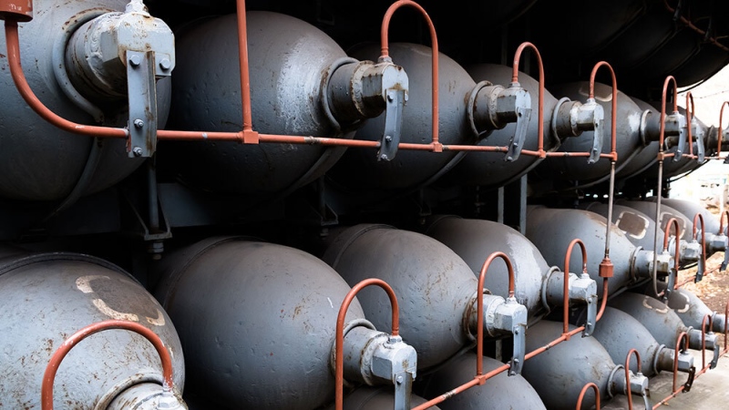 Helium high capacity gas cylinders (iStock/Nikolay Amoseev)