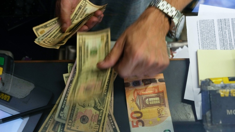 Changing a Euro banknote for US dollars at an exchange counter in Rome, Italy, on July 13, 2022. (Gregorio Borgia / AP)
